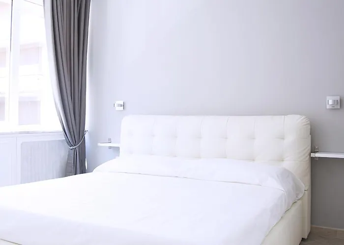 Gens Claudia, Vatican Luxury