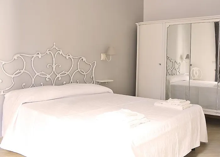 Gens Claudia, Vatican Luxury Apartament Rzym