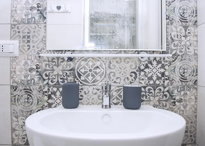 Gens Claudia, Vatican Luxury Apartament