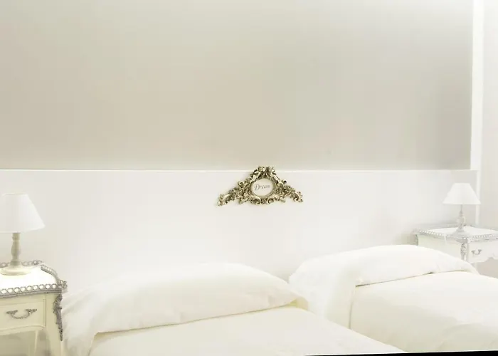 Gens Claudia, Vatican Luxury Apartament